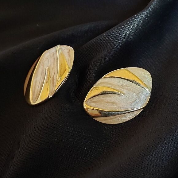 AVON GOLD PINK VINTAGE STUD EARRINGS - Picture 6 of 9